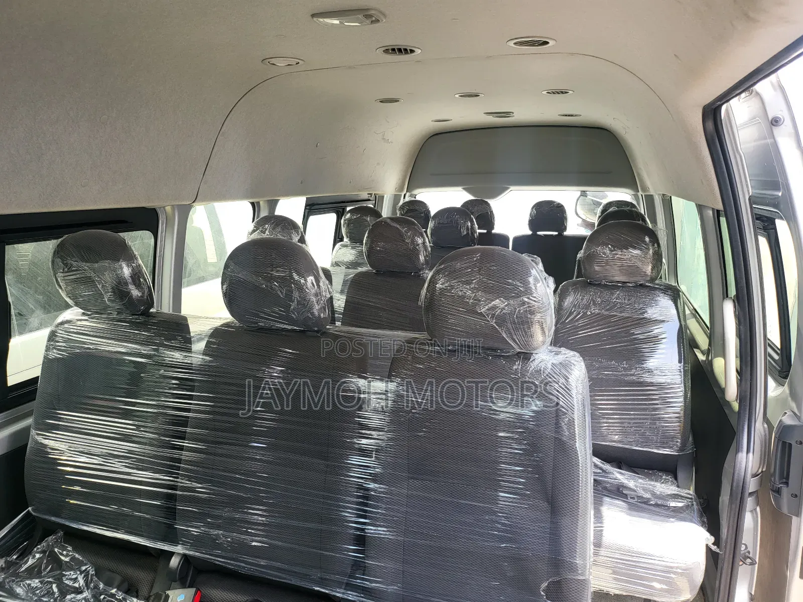 Toyota HiAce 2017 Silver