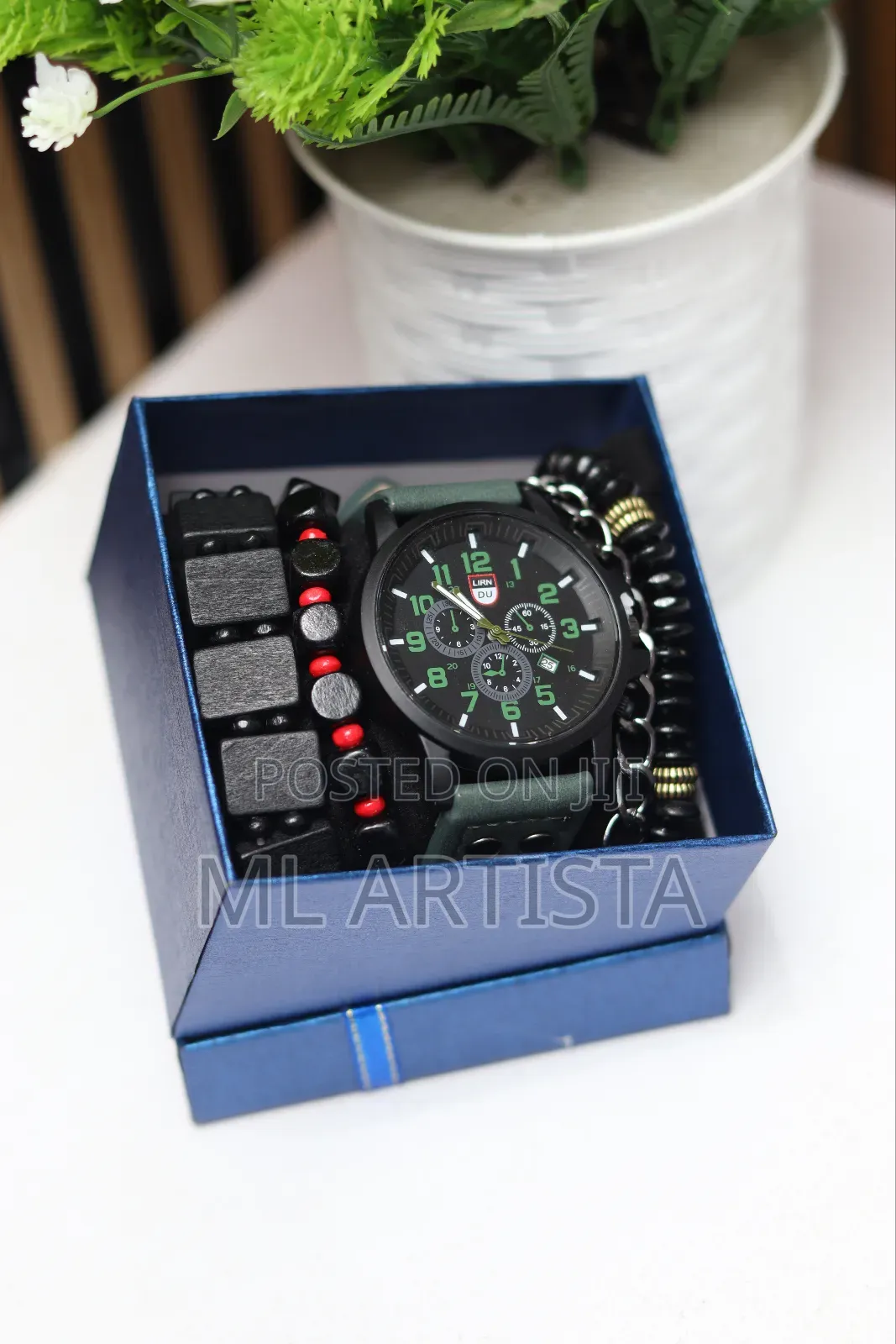Casual Watches With Bracelet Set.
