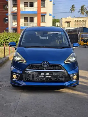 Toyota Sienta 2017 Blue