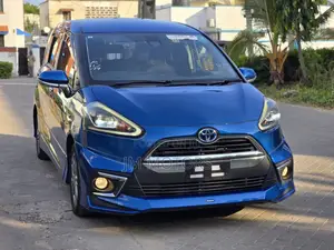 Toyota Sienta 2017 Blue