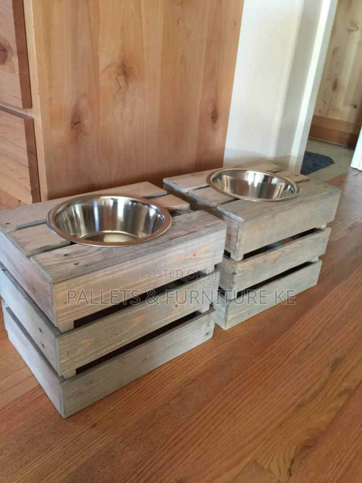 Elevated Dog Feeder