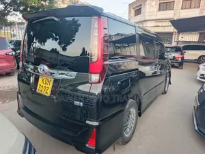 Toyota Noah 1.8 FWD Hybrid (7 seater) 2016 Black