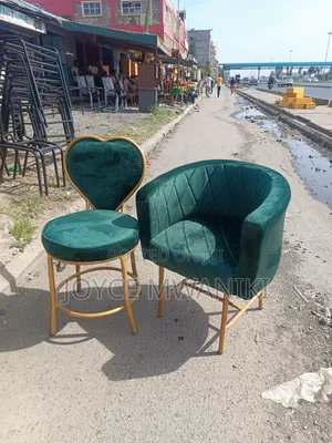 2 Manicure Seats, Green and Gold 