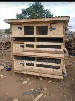 Self- Cleaning Chicken Cage