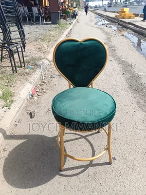 Green Manicure Love Seat, With Gold Colour Frame