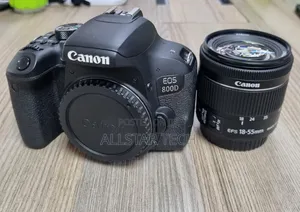 Canon Eos 800d With Ef-S 18-55mm 1:4-5.6 Is STM Lens