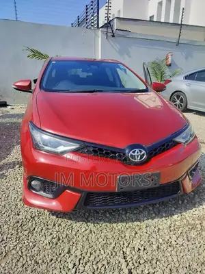 Toyota Auris 2018 Orange