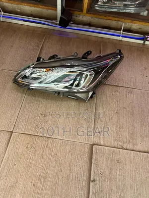 Toyota Crown Headlight 2016 Left Pieces