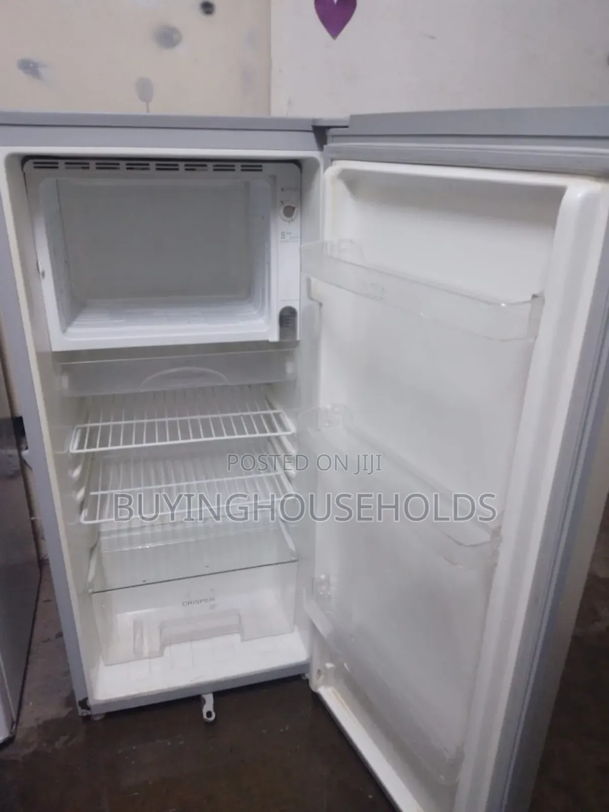 Von Hotpoint 190L Fridge
