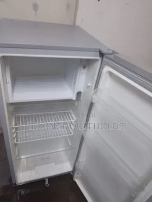 Von Hotpoint 190L Fridge