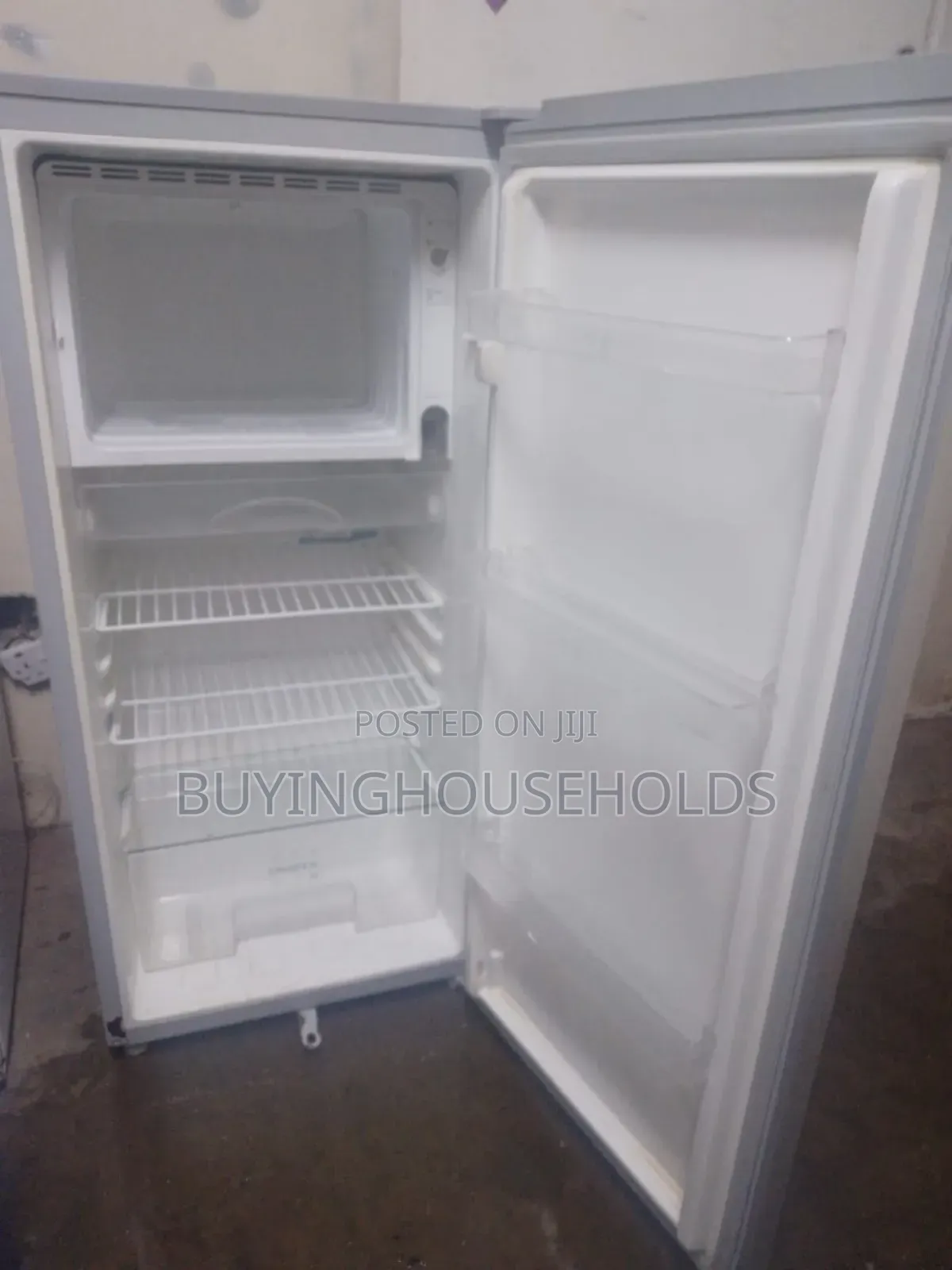 Von Hotpoint 190L Fridge