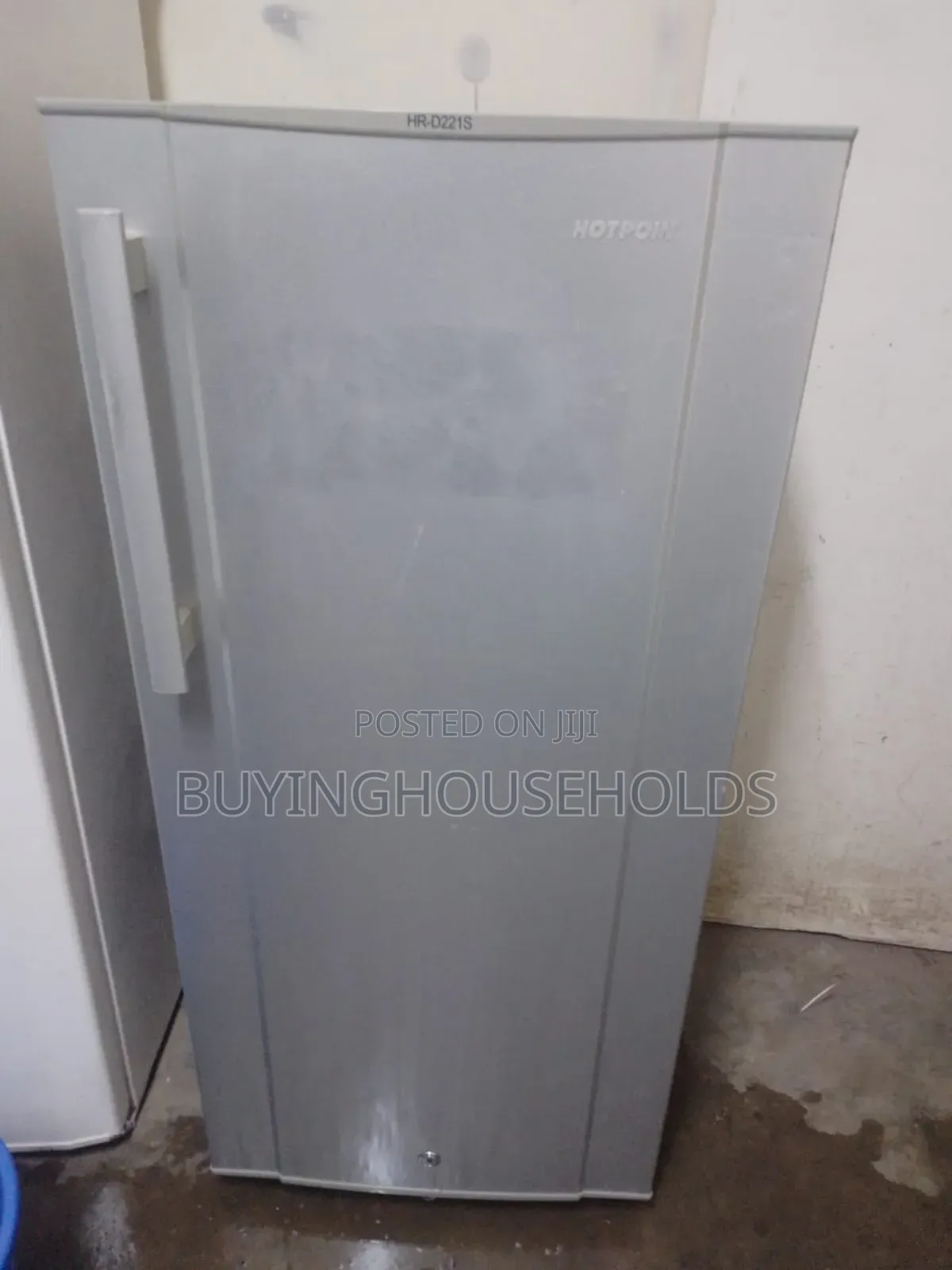 Von Hotpoint 190L Fridge