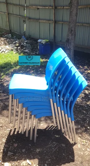 Longlasting Plastic Chairs With Steel Metal Legs