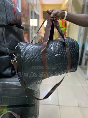 Medium Size Pu Leather Travelling Bags Black Brown Kes 1200