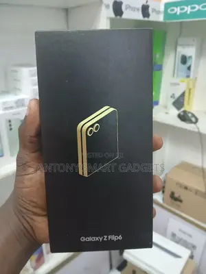 New Samsung Galaxy Z Flip6 256 GB Gold