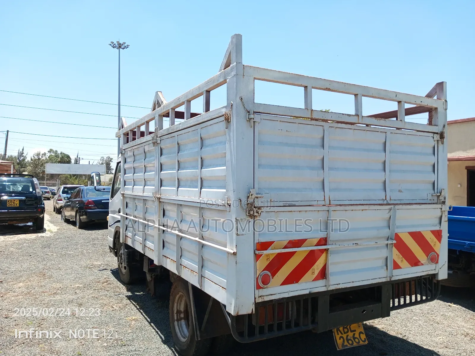 Mitsubishi Canter 2002 White