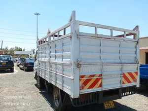 Mitsubishi Canter 2002 White