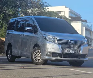 Toyota Voxy 2016 Silver