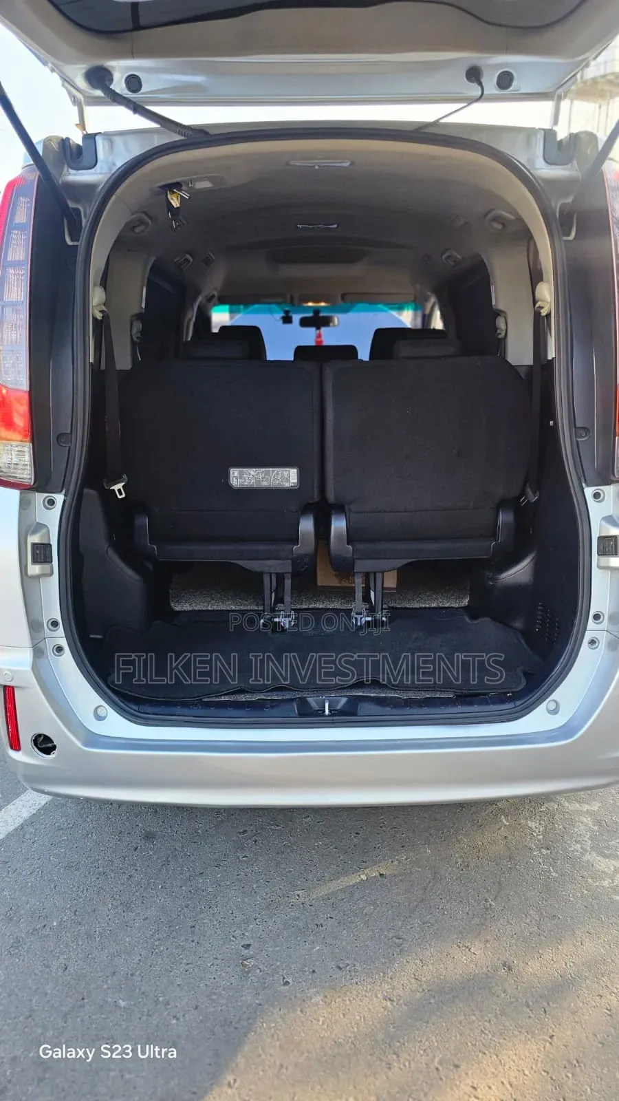 Toyota Voxy 2016 Silver