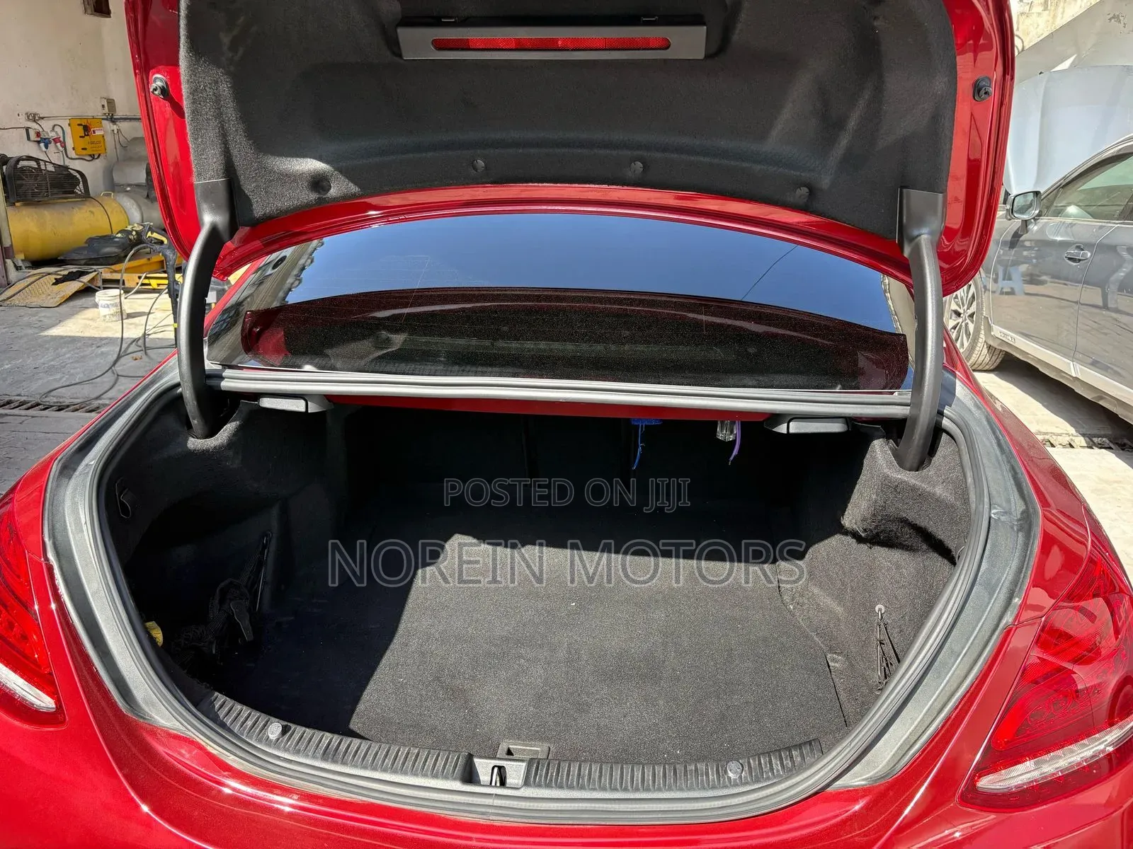 Mercedes-Benz C200 2017 Red