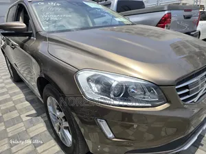 Volvo XC60 2017 Gold