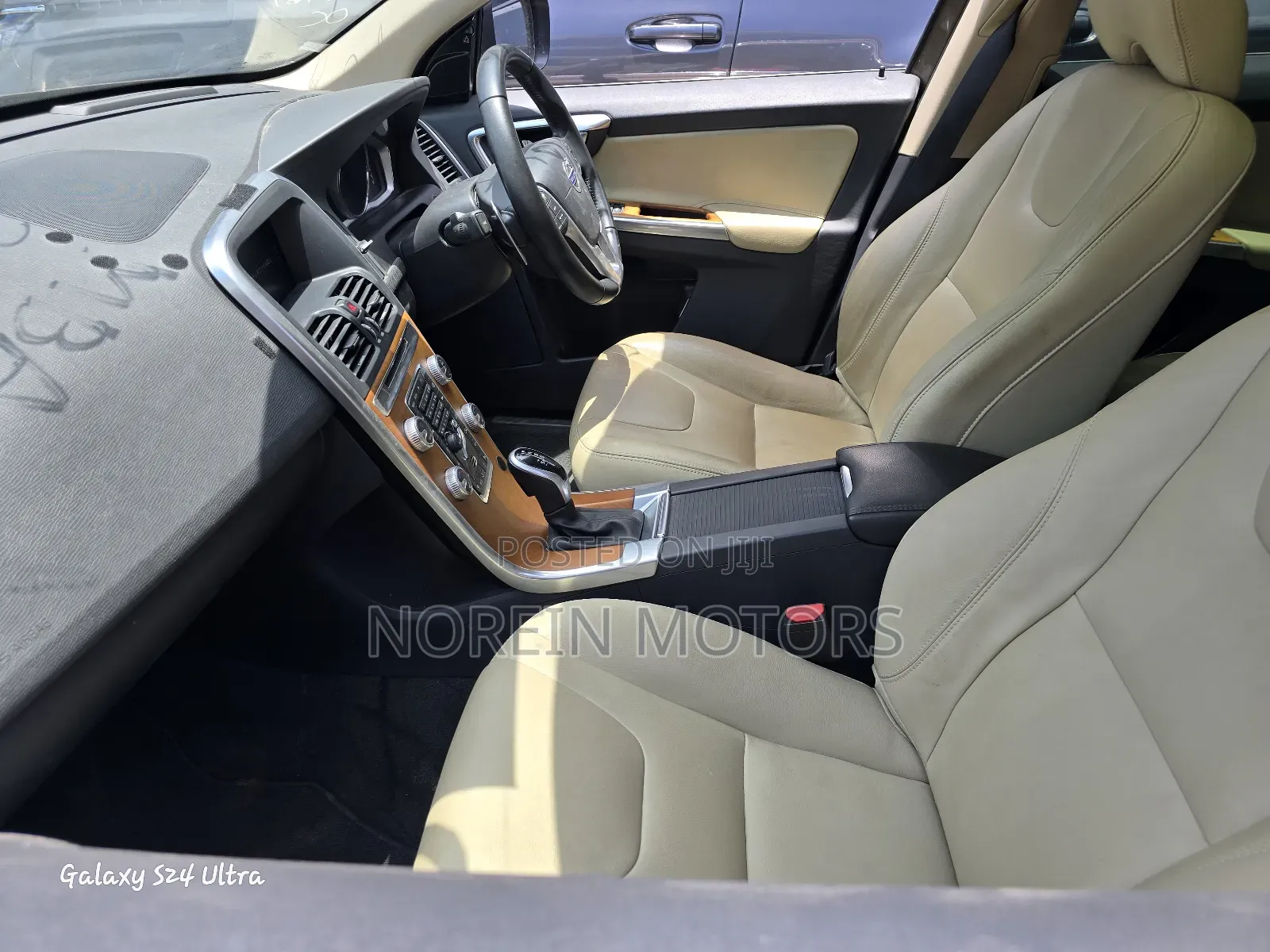 Volvo XC60 2017 Gold
