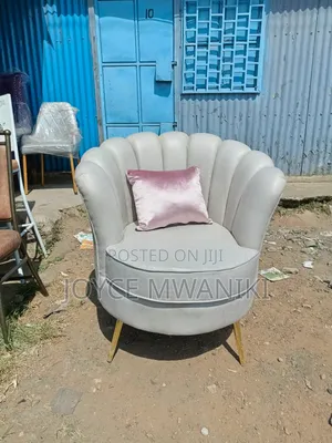 Cream Pedicure Flower Seat, Cream With a Pillow 