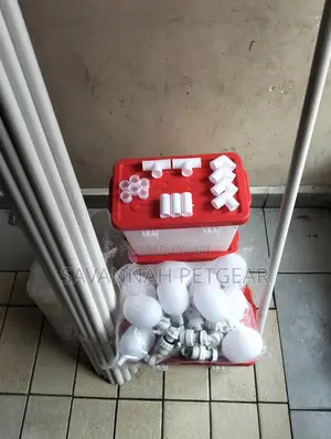 Water Pressure Cage Tank Feeding Tool for Birds Poultry
