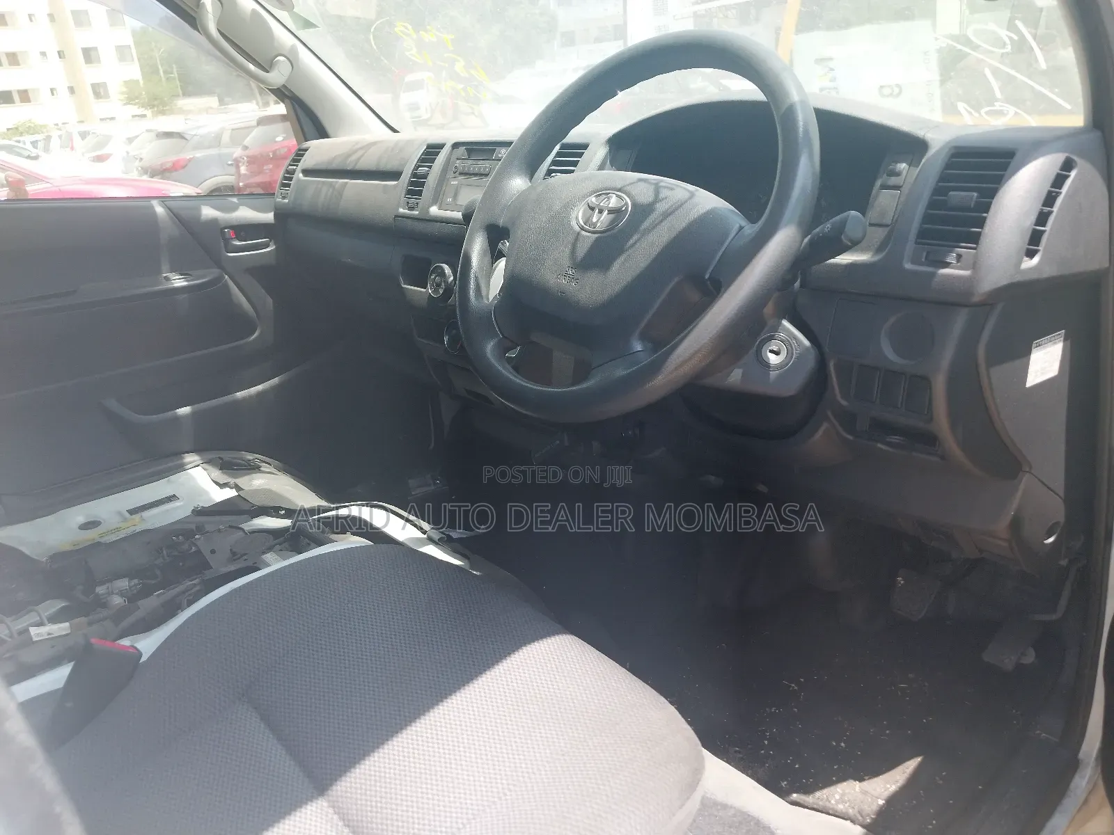 Toyota HiAce 2017 White