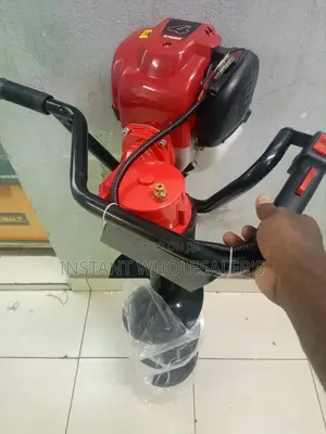 Earth Auger 4 Stroke Powered Machine