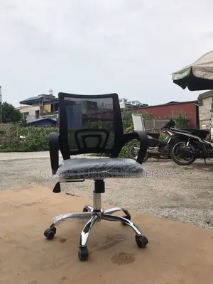 Office Chairs: Simple Swivel Student Office School Chair
