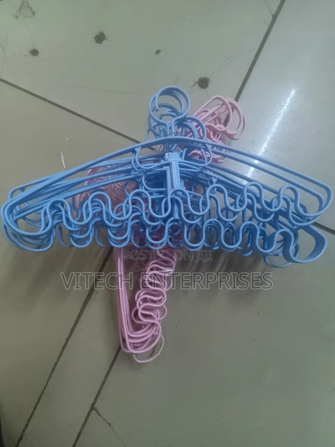 Waves Hangers