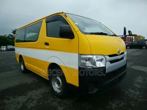 Toyota HiAce 2018 Yellow