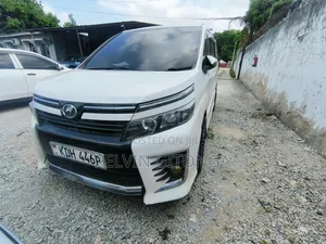 Toyota Voxy 2017 White