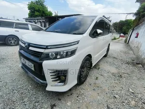 Toyota Voxy 2017 White