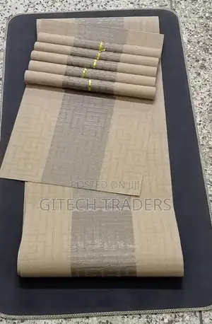 *Table Runner Sets* 
Six Table Mats and a Runner