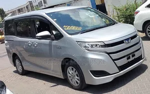 Toyota Noah 1.8 FWD Hybrid (7 seater) 2018 Silver