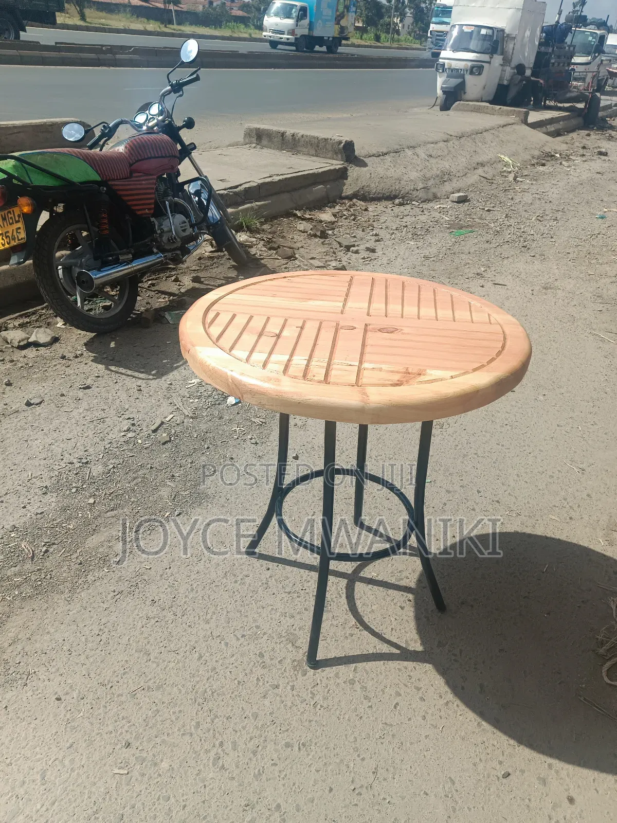 Restaurant Round Groove Table 