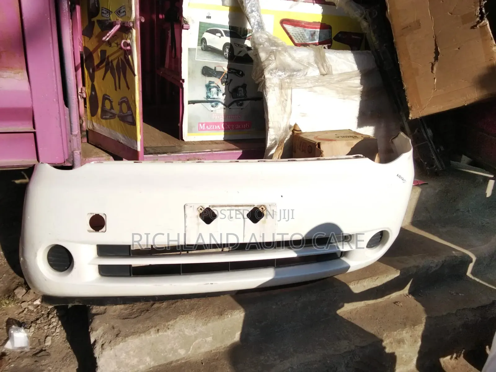Front Toyota Sienta