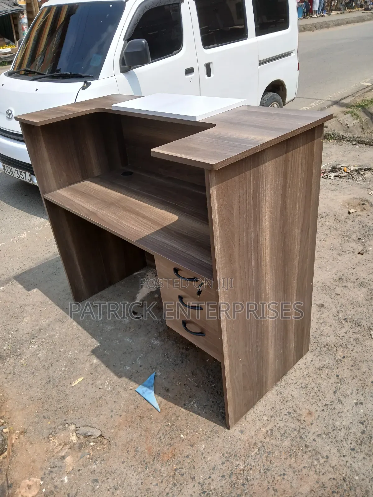 Modern Reception Desk 1.4 Mtr