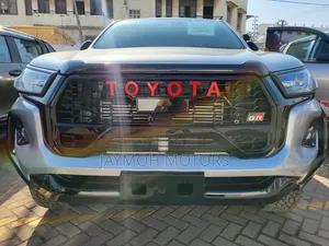 Toyota Hilux 2023 Silver