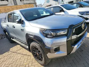 Toyota Hilux 2019 Silver