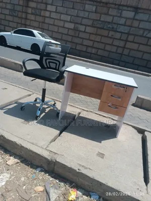 Quality Brand Office Desk 0.9m With Mesh Chair Df4wz
