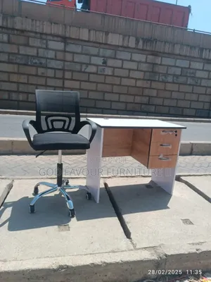 0.9m White Modern Office Desk With Mesh Chair Bf4wz