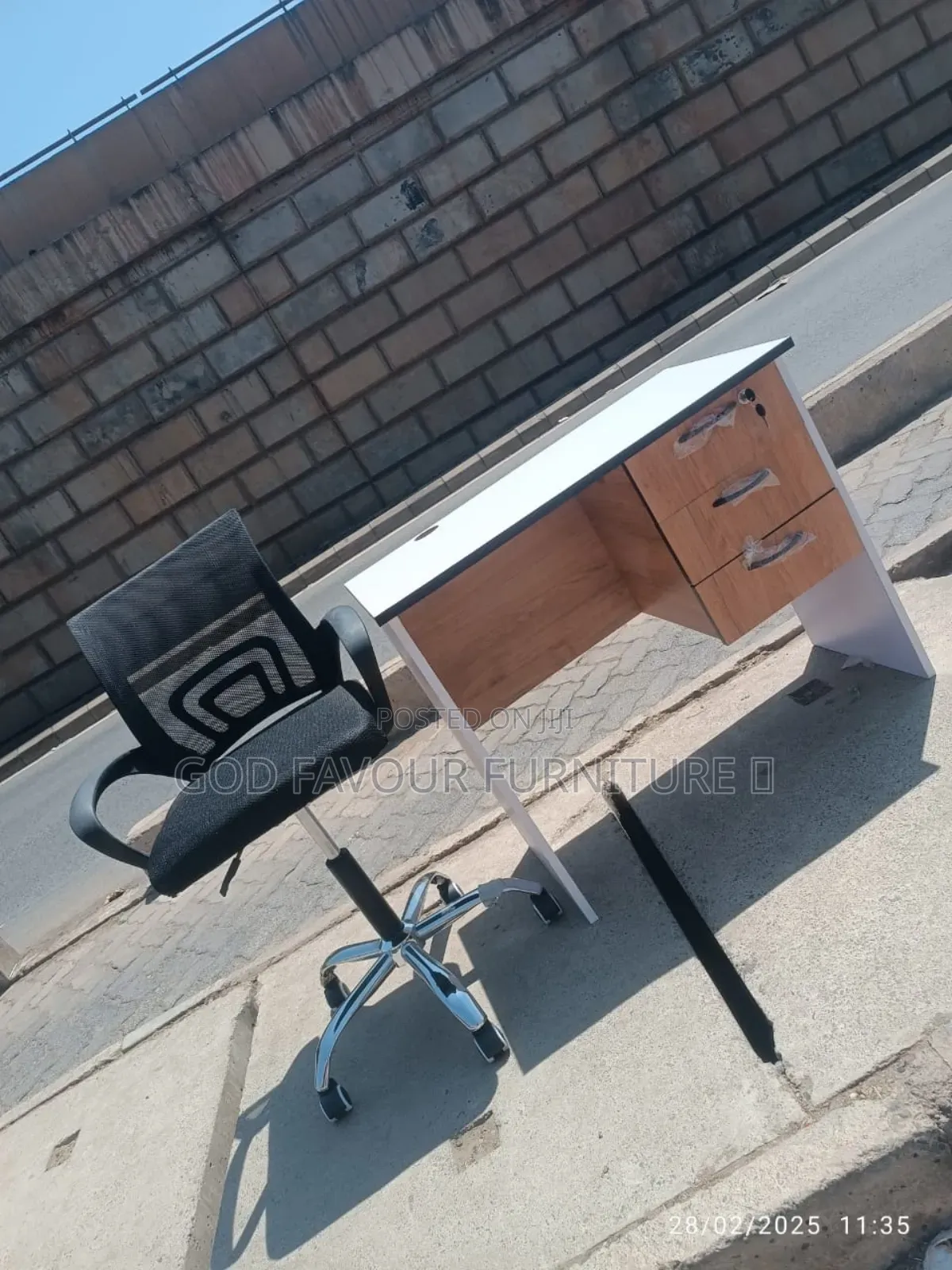 Unique White Office Table 0.9m With Mesh Chair Rk8dq