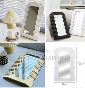 Table Top Wavy Mirror