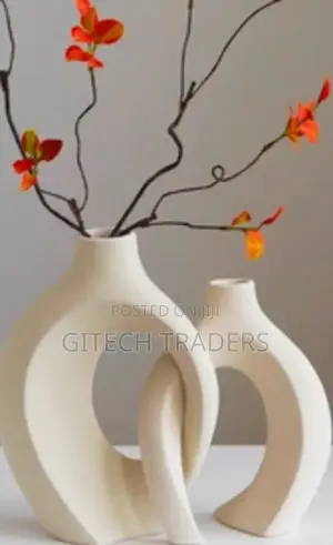 Classy Ceramic Snuggle Interlocking Vase Home Decoration