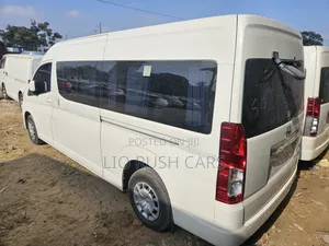 Toyota HiAce 2018 White