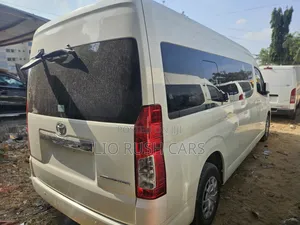 Toyota HiAce 2018 White