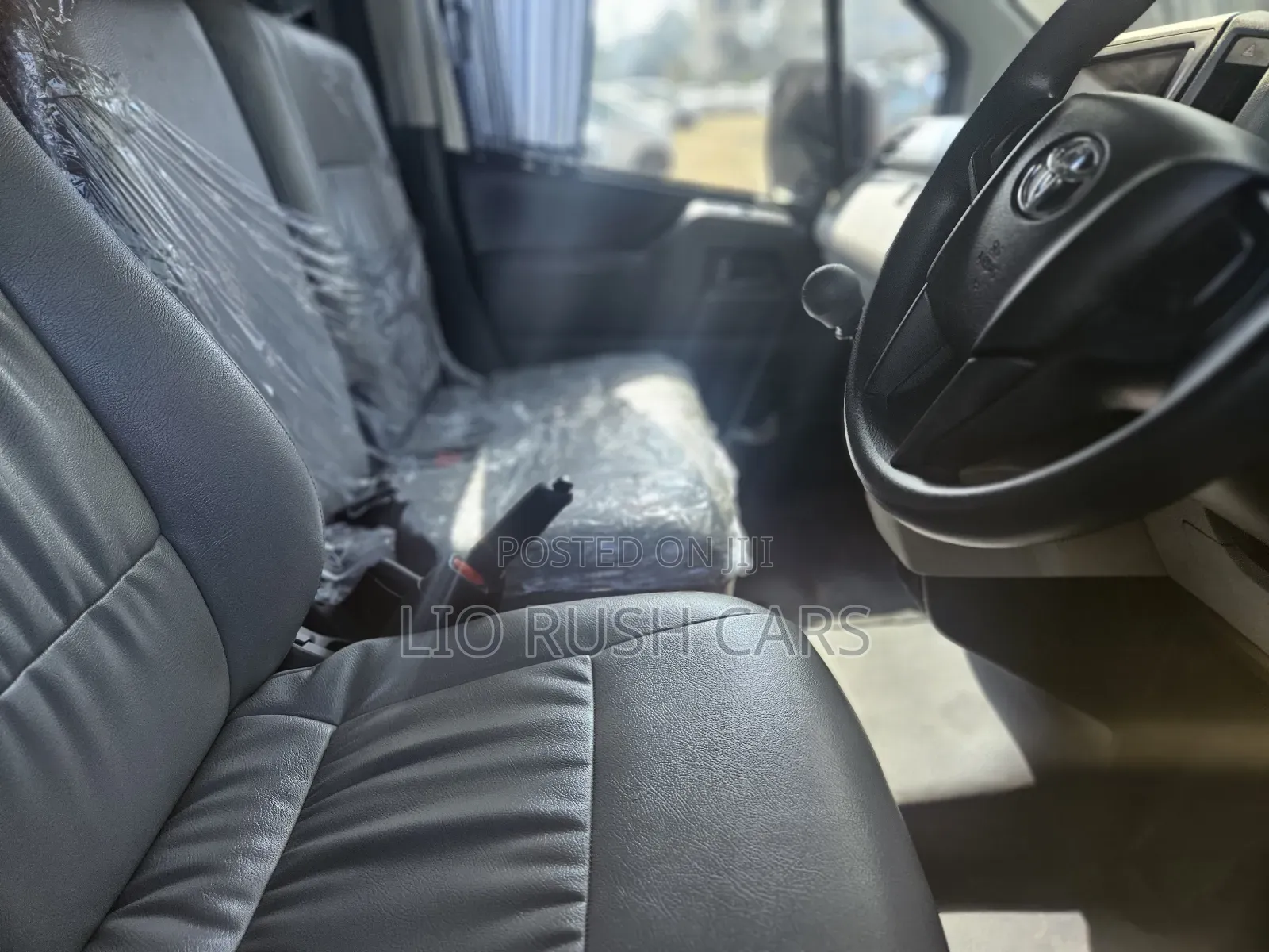 Toyota HiAce 2018 White